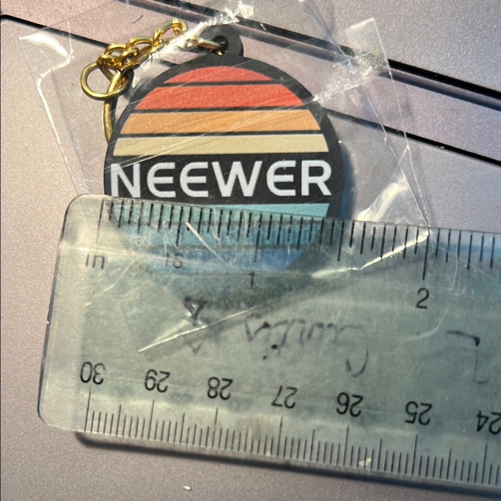 Neewer Round Colorful Keychain - Picture 3 of 3